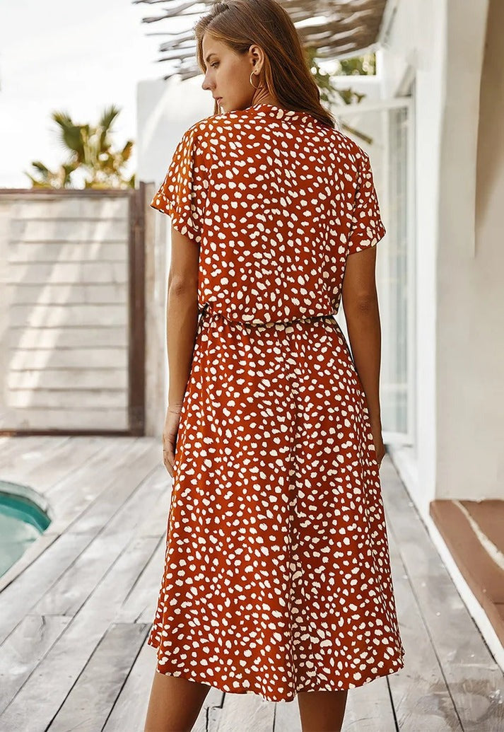 Robe fluide sophistiquée Edith de Danoir Paris en beige, vue de face avec détails élégants et tissu léger.
