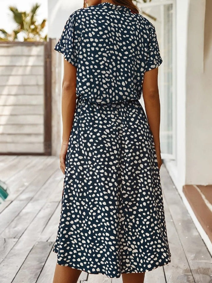 Robe fluide sophistiquée Edith de Danoir Paris en beige, vue de face, tissu léger et élégant pour femme.