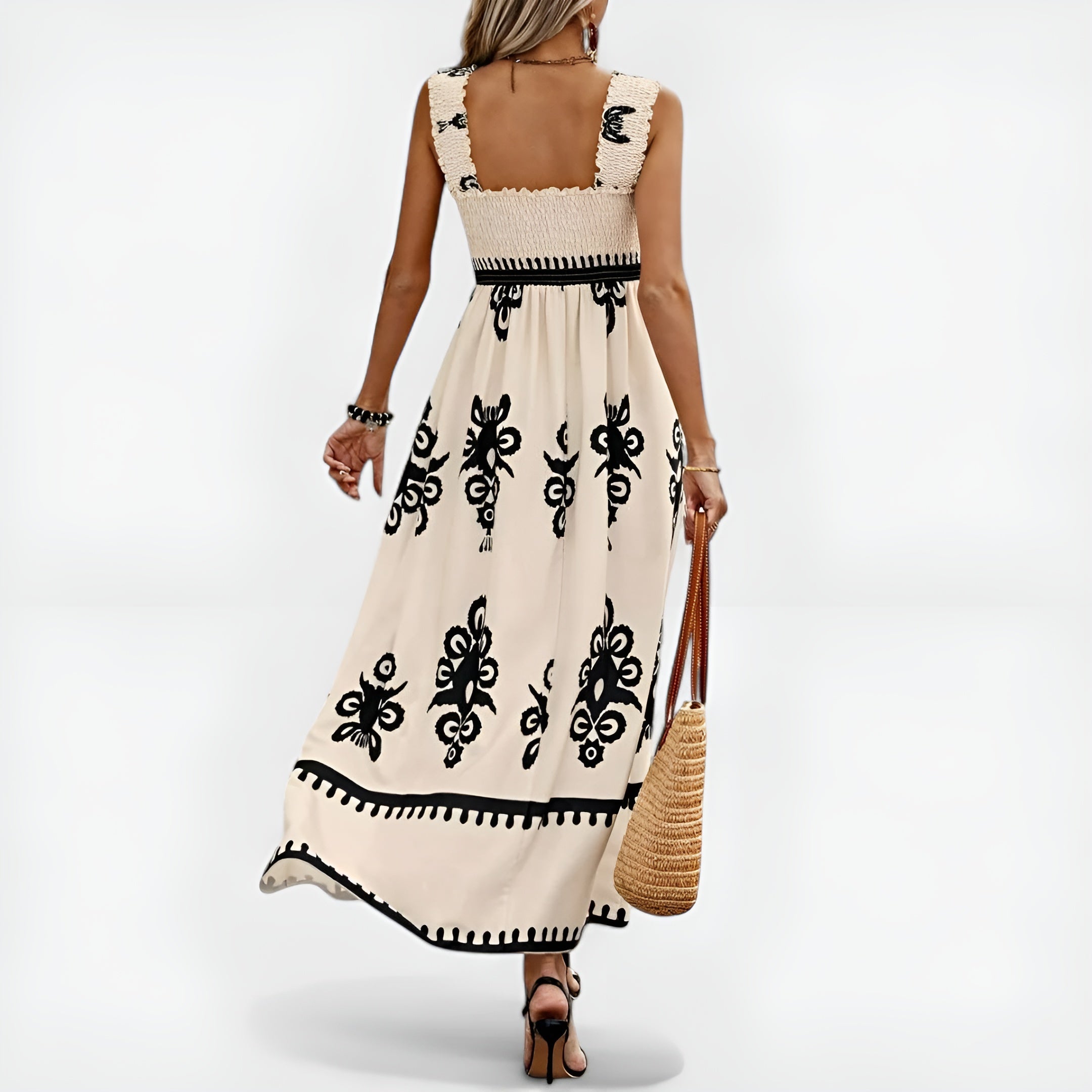 Robe d'été beige Magda de Danoir Paris avec style unique, tissu léger et coupe élégante, vue de face.