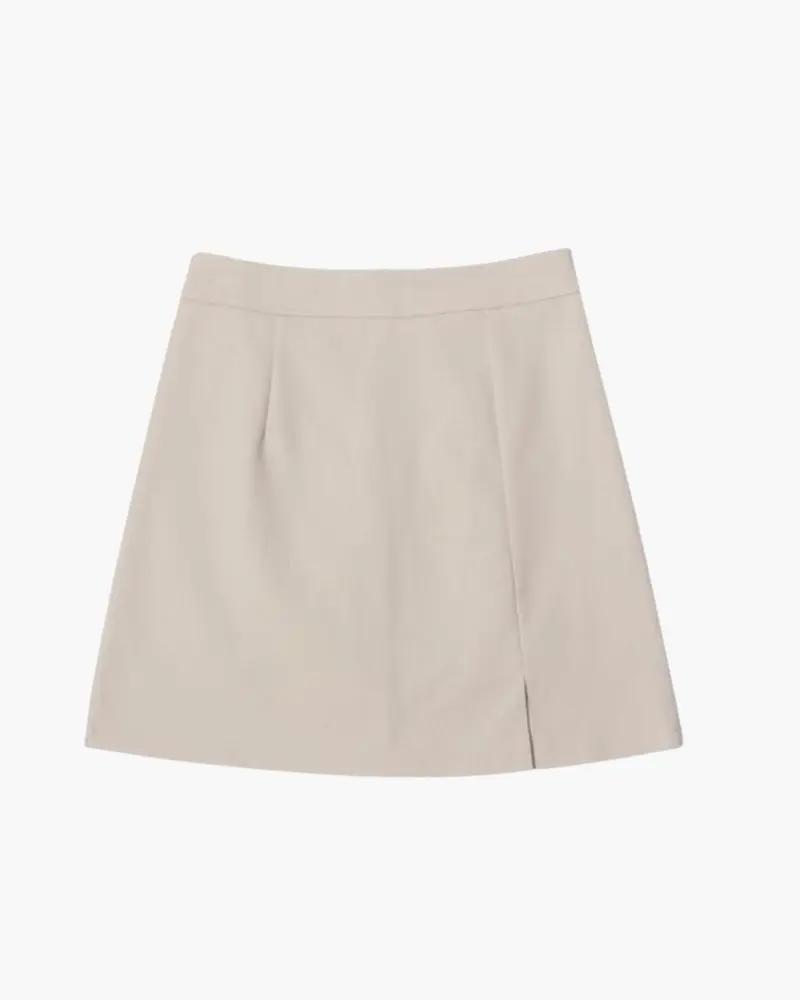 Mini jupe Oxford Straight Beige Danoir Paris, coupe droite et élégante, vue de face avec détails du tissu.