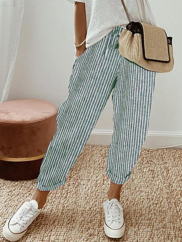 Pantalons fluides beige Danoir Paris, confortables et élégants, affichés en détail sur un fond neutre.