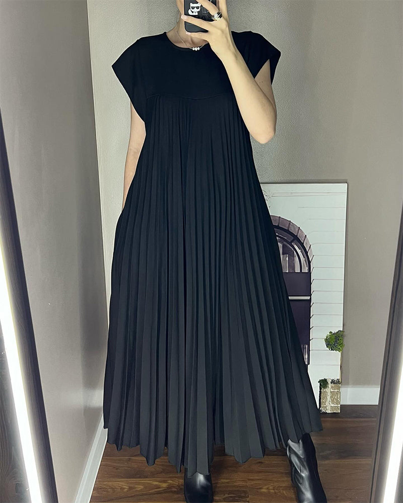Robe longue élégante Sylvie de Danoir Paris en beige, tissu fluide et détail sophistiqué pour une silhouette raffinée.