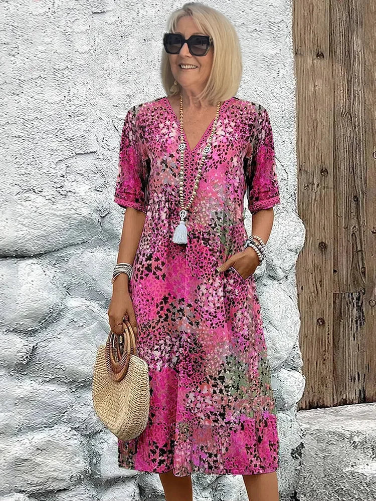 Robe midi éclatante Lina de Danoir Paris en tissu beige sable, vue de face sur mannequin.