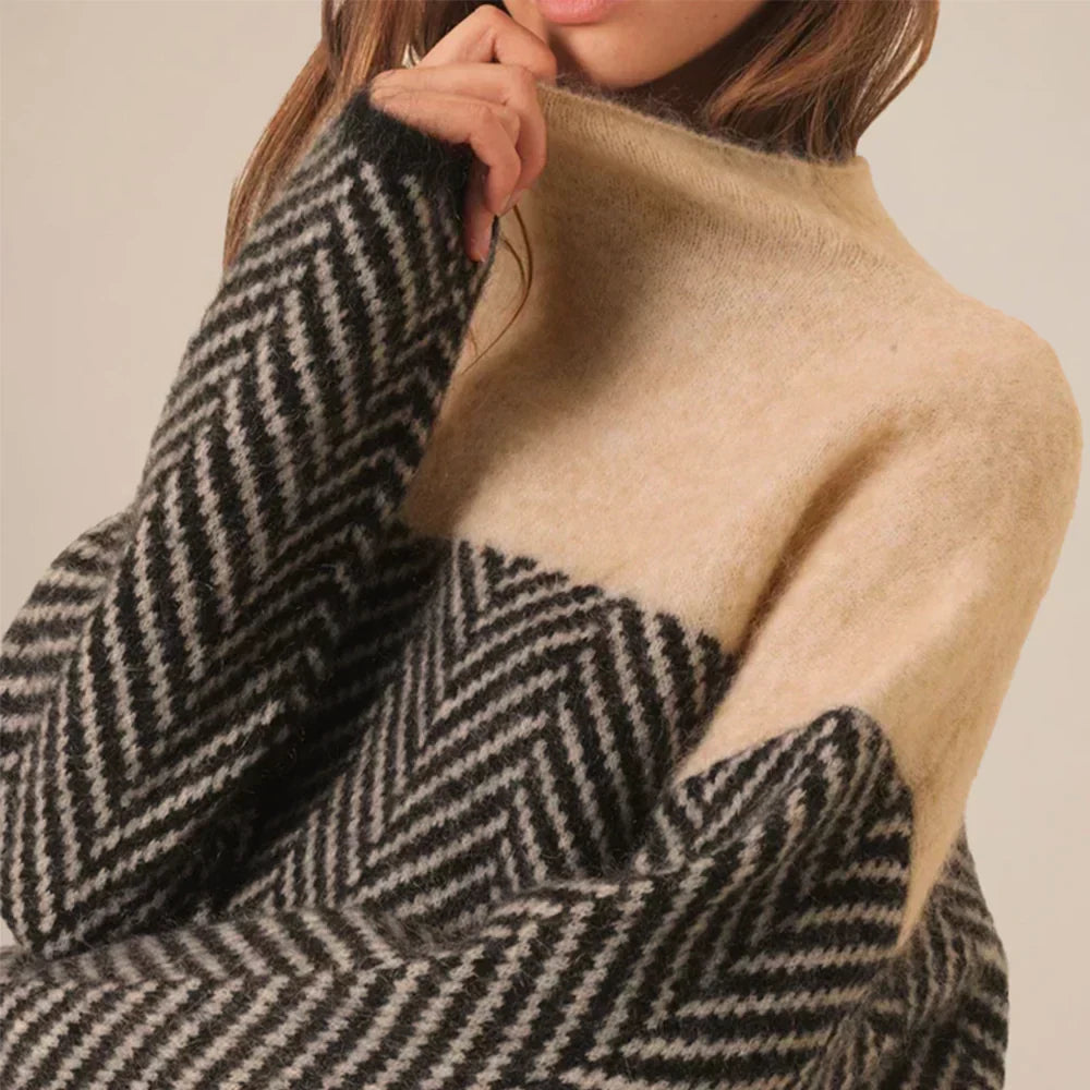 Pull torsadé beige Danoir Paris Mira, mode élégante, en laine douce, porté sur mannequin, détail du col et des manches.