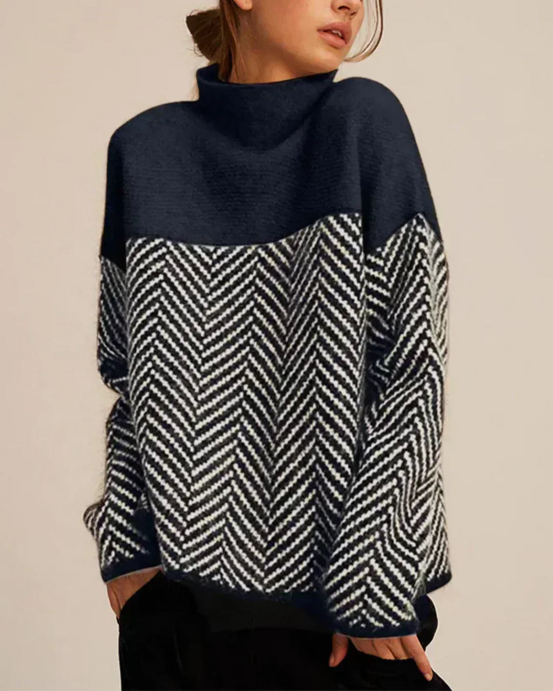 Pull en coton beige Norah de Danoir Paris avec col montant, taille unique, doux et confortable pour un style décontracté.