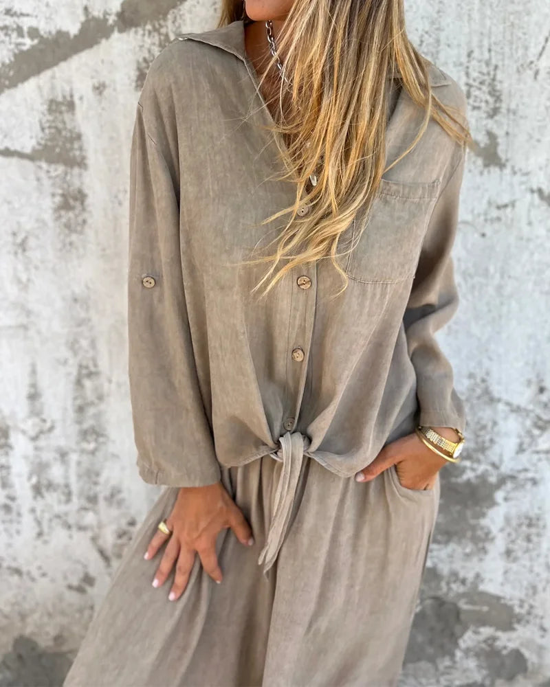 Ensemble deux pièces Quitte de Danoir Paris en beige, vêtements polyvalents, vue de l'ensemble posé sur un fond neutre.