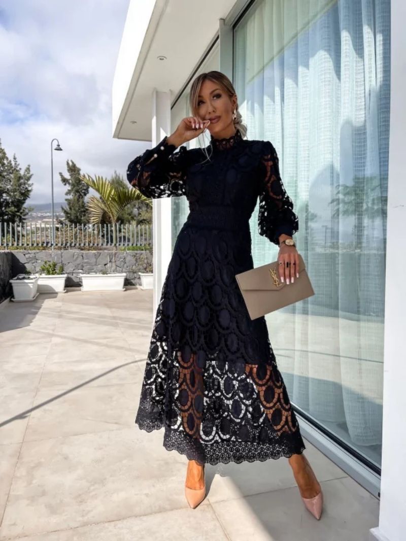 Robe en dentelle romantique Charlize™ de Danoir Paris, noire, coupe élégante, détail de dentelle fine, idéal pour soirée ou occasion spéciale.