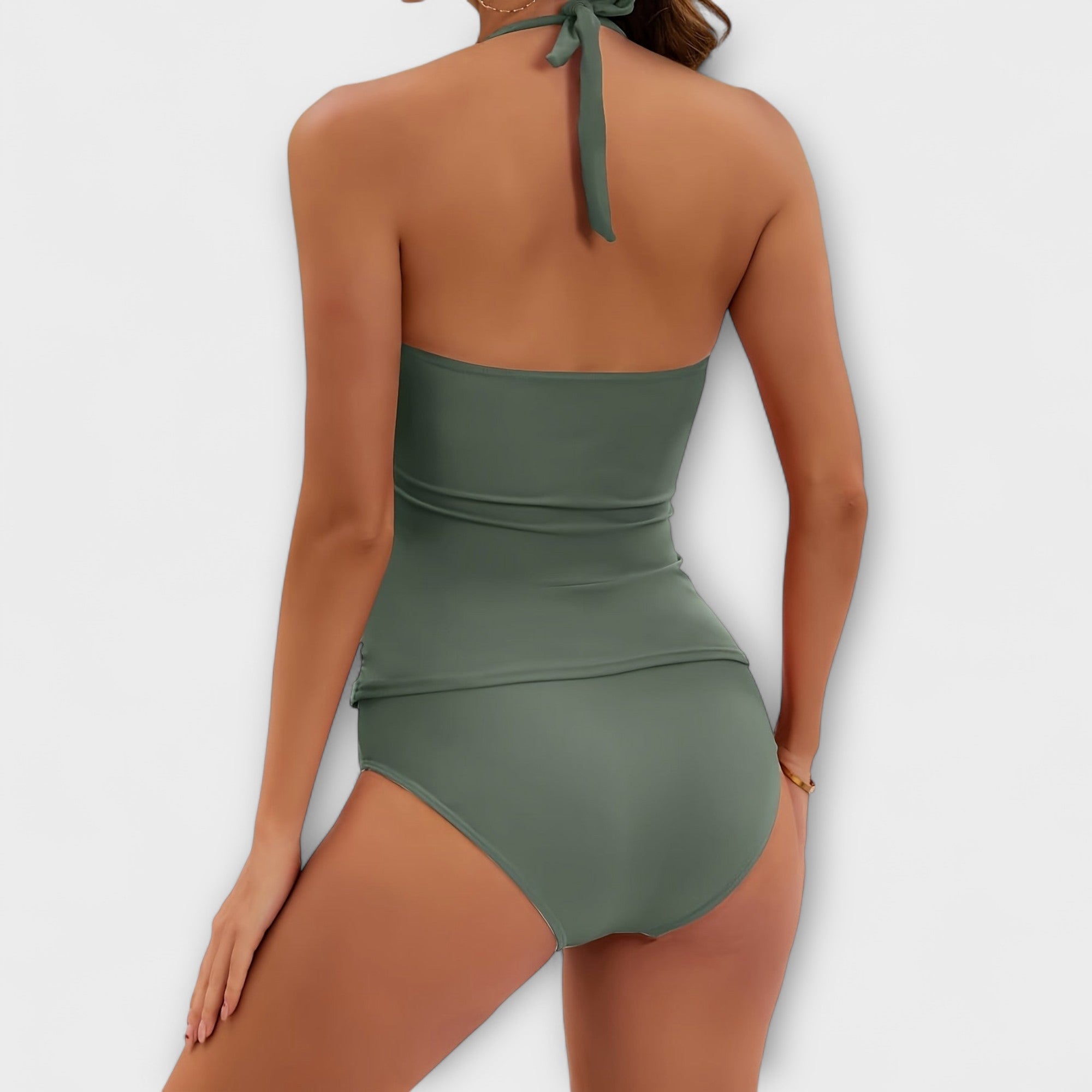 Maillot de bain deux pièces Sienna de Danoir Paris, en noir, avec détails élégants, porté sur mannequin.