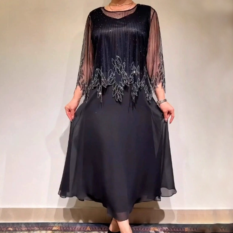Robe midi décontractée et élégante de Danoir Paris, noire, portée en style casual, vue de face sur mannequin.