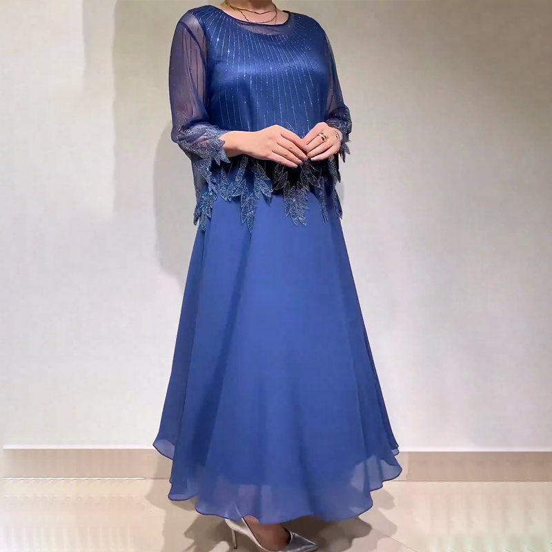Robe midi décontractée et élégante de Danoir Paris en noir, idéal pour un style casual et tendance.