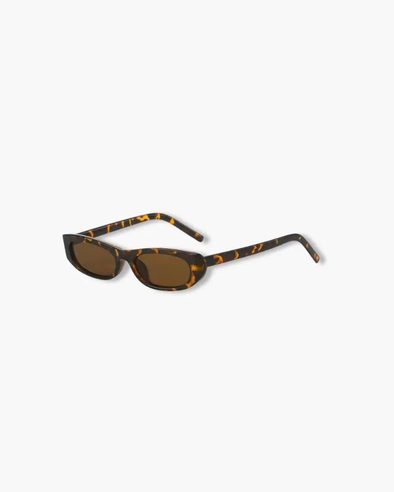 Lunettes de soleil ovales Sylvie de Danoir Paris, monture noire élégante et design moderne, vues de face.