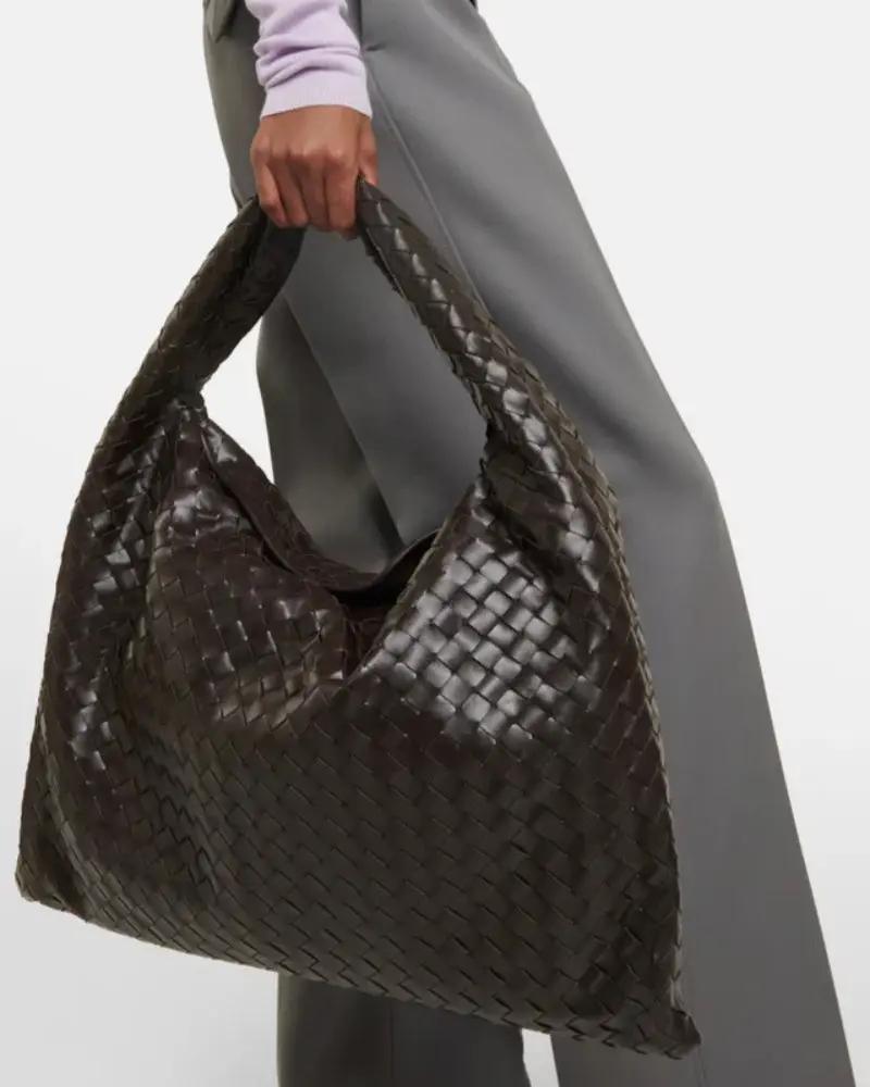 Sac à main noir Danoir Paris The London avec poignées en cuir et détails élégants, vue de face.