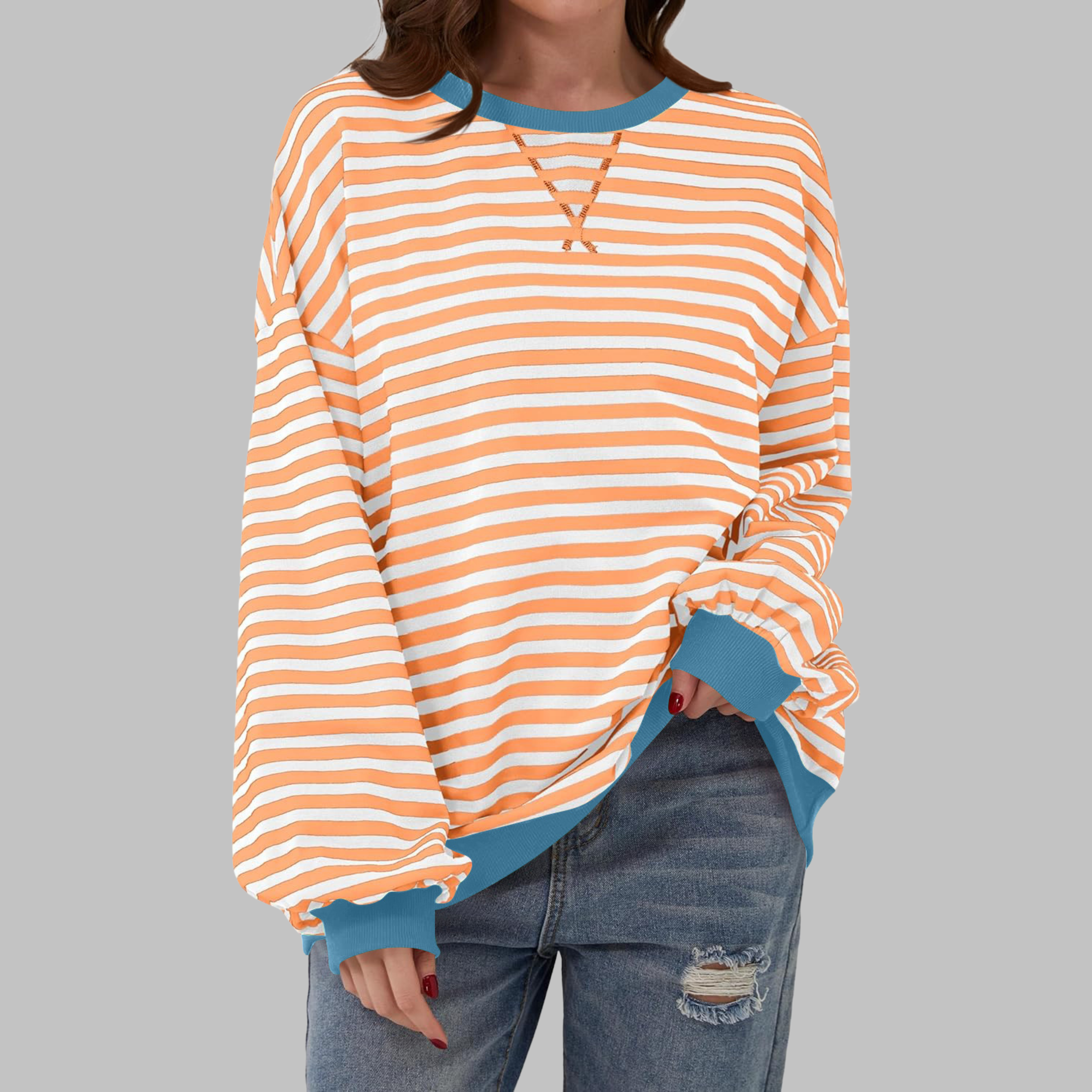 Chemise à manches longues décontractée LUKA™ de Danoir Paris, rayures noires et blanches, col rond, style casual.