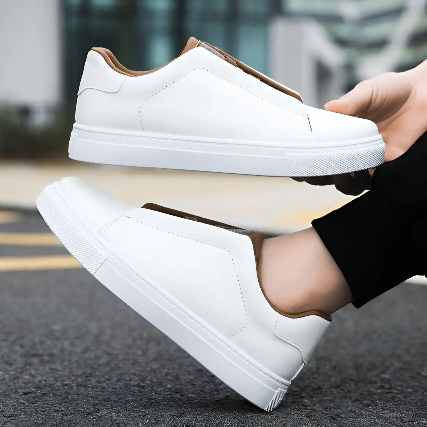 Chaussures Sneakers chic Bernardo™ blanches de Danoir Paris, pointures 39, avec design élégant et moderne.
