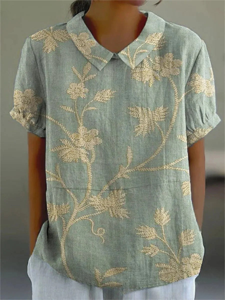 Chemise fleurie élégante Sofia de Danoir Paris, tissu blanc avec motif floral, coupe raffinée.