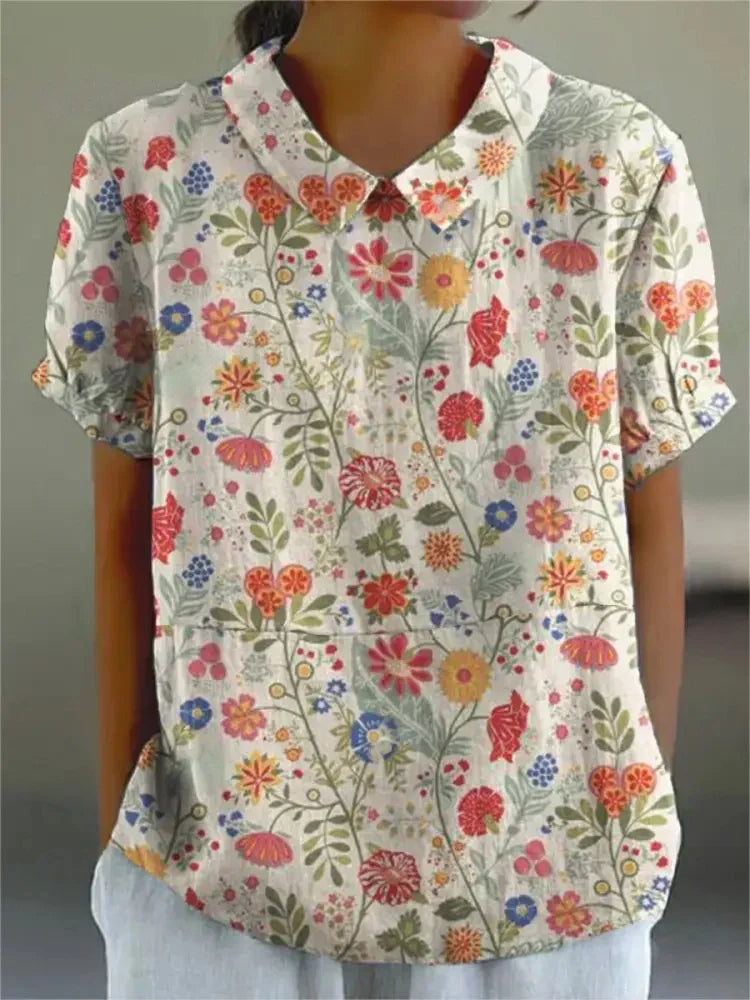 Chemise fleurie élégante Sofia de Danoir Paris, tissu blanc avec motifs floraux, vue de face sur mannequin.