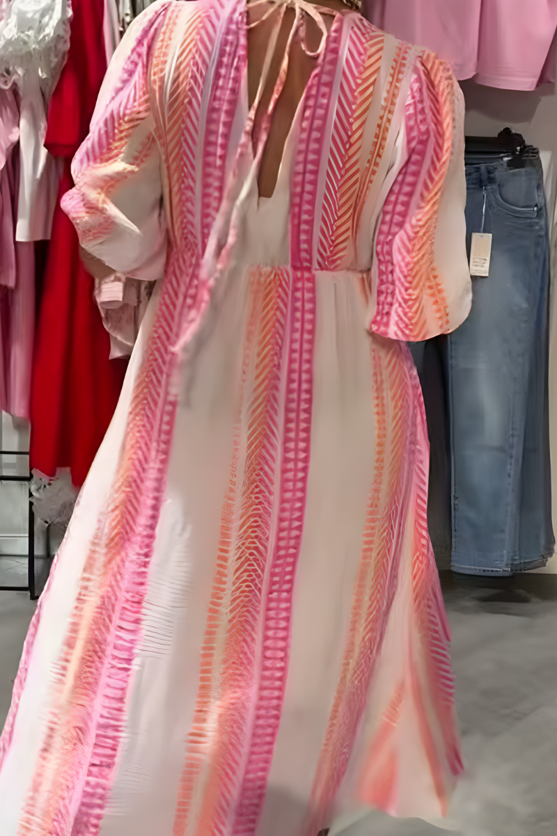 Robe d'été élégante Claudia de Danoir Paris en tissu blanc léger, vue rapprochée sur le vêtement.