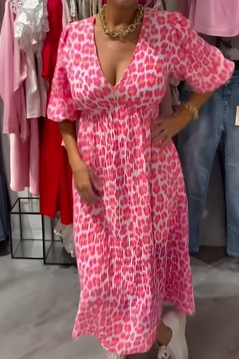 Robe d'été élégante Claudia de Danoir Paris en tissu blanc léger, vue détaillée du modèle sophistiqué et fluide.