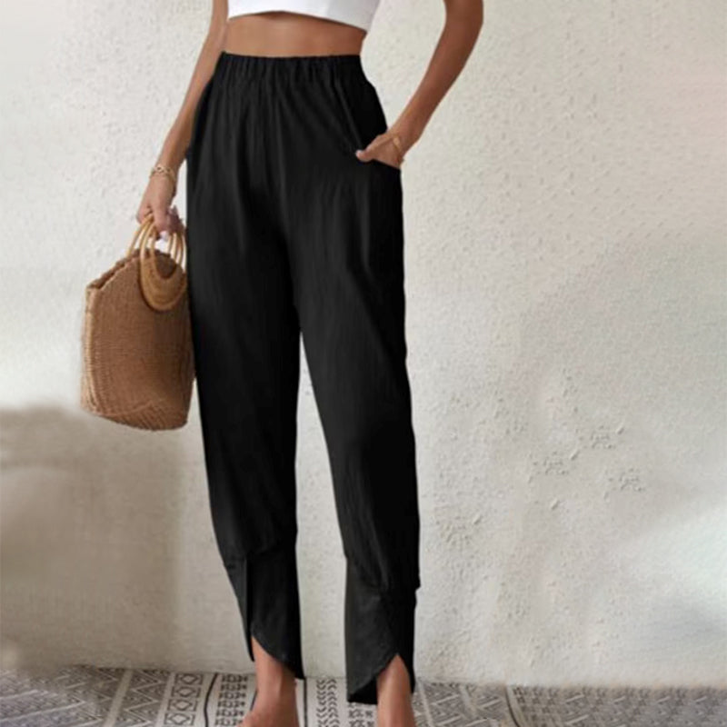 Pantalons à ourlet effiloché Essari de Danoir Paris, vêtement blanc pour femmes, en tissu léger et tendance.