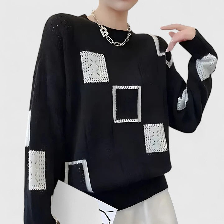Pull blanc Danoir Paris Aymbr, style sophistiqué en laine douce, porté sur un mannequin.