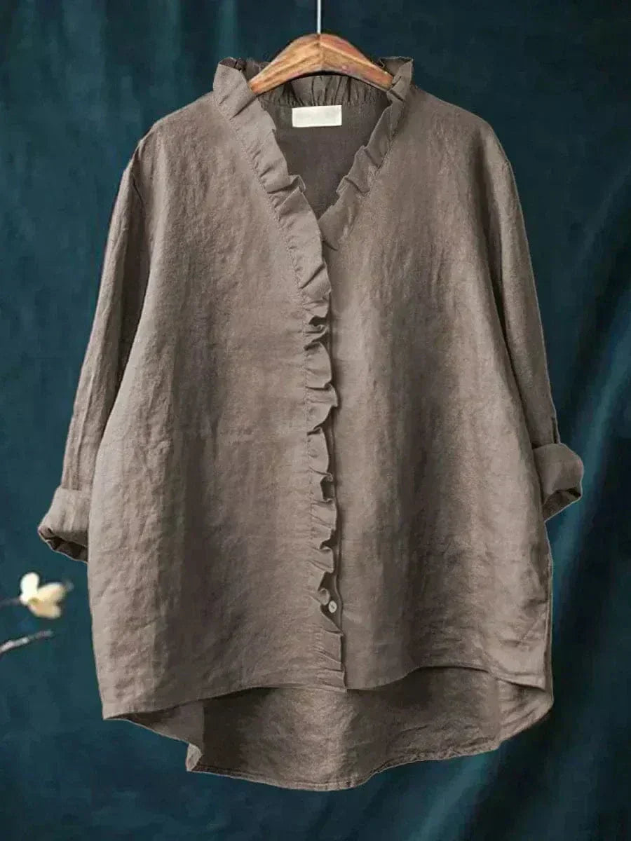 Blouse blanche Danoir Paris Célestine avec volants délicats, détails élégants pour un style féminin et sophistiqué.