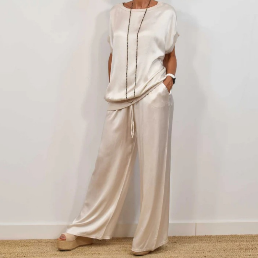 Ensemble élégant à deux pièces Celia de Danoir Paris, vêtement blanc avec détails sophistiqués, porté sur mannequin.