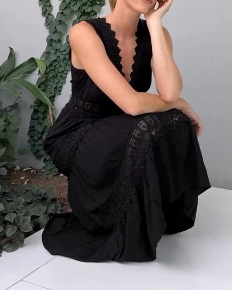 Robe élégante d'été Charlotte de Danoir Paris, en tissu blanc léger, avec détails raffinés et coupe fluide.