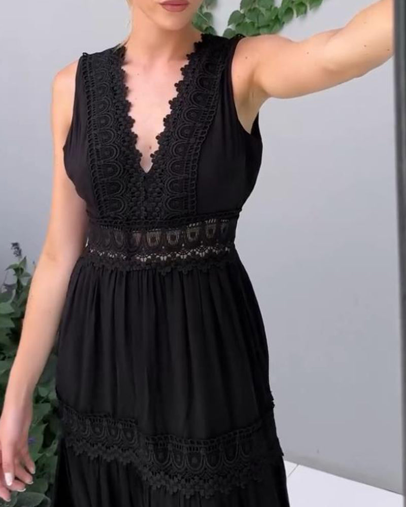 Robe élégante d'été Charlotte de Danoir Paris en tissu blanc, avec détails raffinés et coupe fluide.