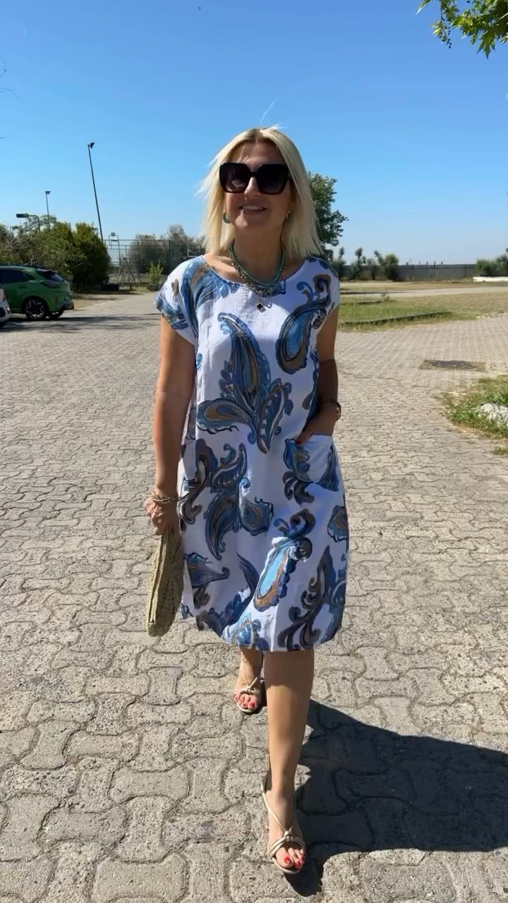 Robe estivale élégante Charlotte de Danoir Paris, en tissu blanc léger, parfait pour l'été et les occasions spéciales.