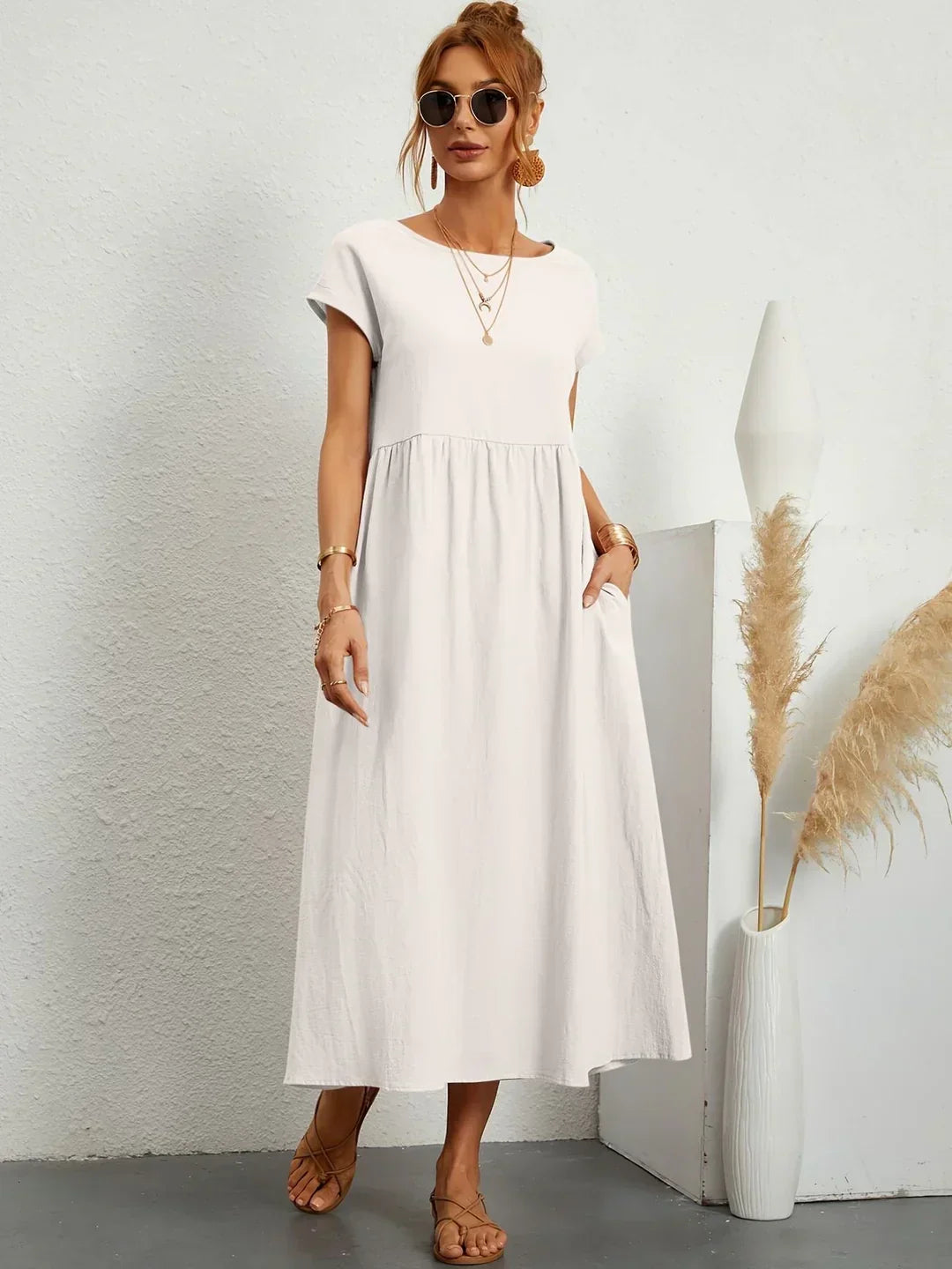 Robe midi fluide Gabrielle™ de Danoir Paris en tissu léger blanc, élégance intemporelle, vue de face.