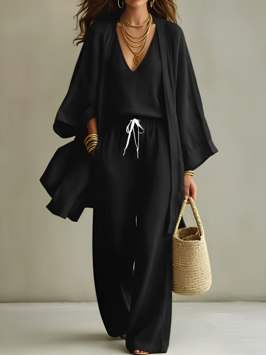 Ensemble homewear 3 pièces Danoir Paris en lin blanc décontracté, comprenant un haut, un pantalon et un cardigan pour un look confortable.