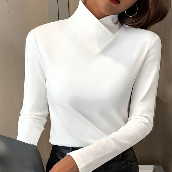 T-shirt blanc Danoir Paris Liora avec col roulé chic, tissu doux et coupe élégante pour un style sophistiqué.