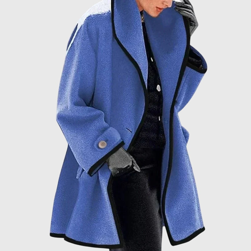 Veste en fleece blanche Maria™ élégante et tendance de Danoir Paris, coupe moderne et confort avec col montant.