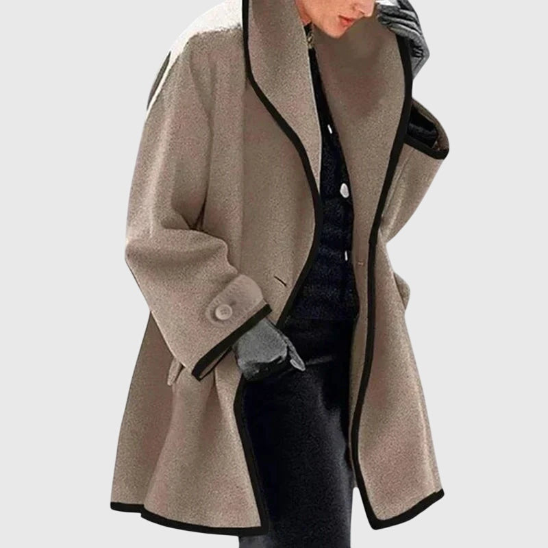 Veste en fleece blanche Maria™ de Danoir Paris, élégante et à la mode, avec coupe moderne et détails tendance.