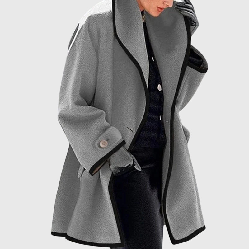 Veste en fleece blanche Maria™ de Danoir Paris, élégante et à la mode, portée sur un mannequin.