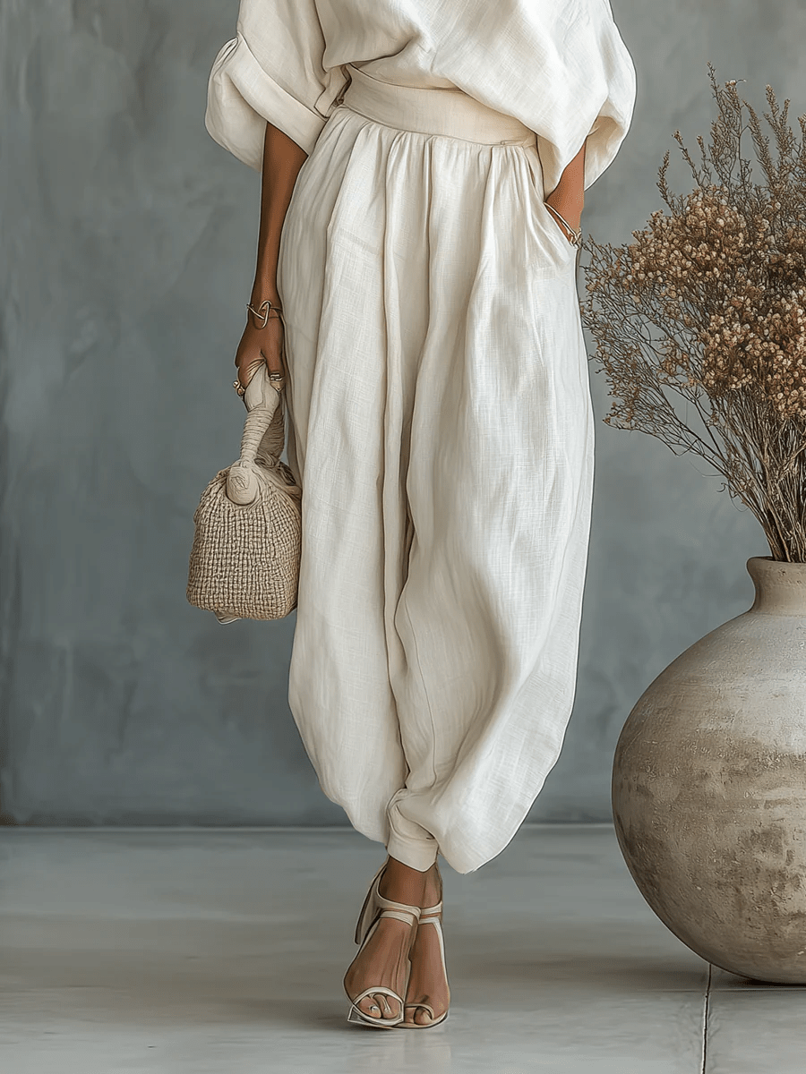 Ensemble 2 pièces Mila™ encolure bardot blanc de Danoir Paris, haut et pantalon élégants pour femme.
