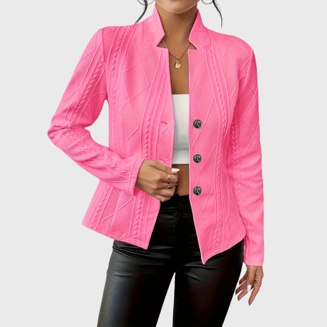 Blazer blanc Danoir Paris Olivia en tissu chic pour un look quotidien élégant, vue de face sur mannequin.