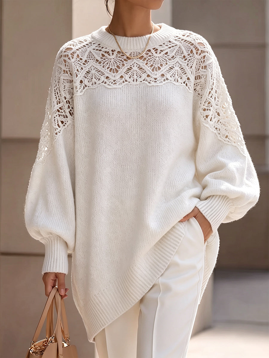 Pull tricoté oversize Danoir Paris avec yoke en crochet élégant, en tissu blanc, porté sur un mannequin.