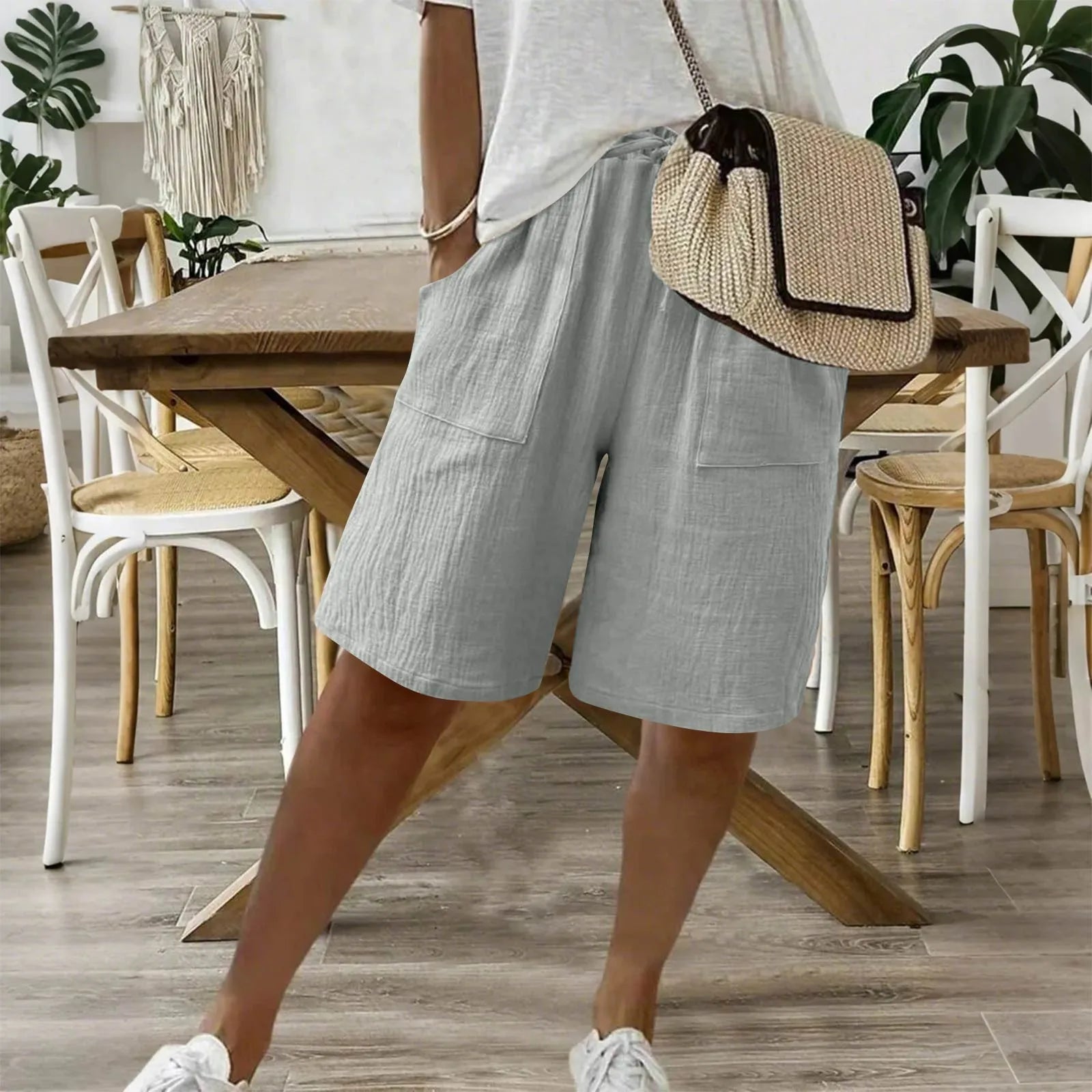Shorts en coton lin Sienna de Danoir Paris, blanc, avec coupe décontractée et détails élégants visibles sur l'image.