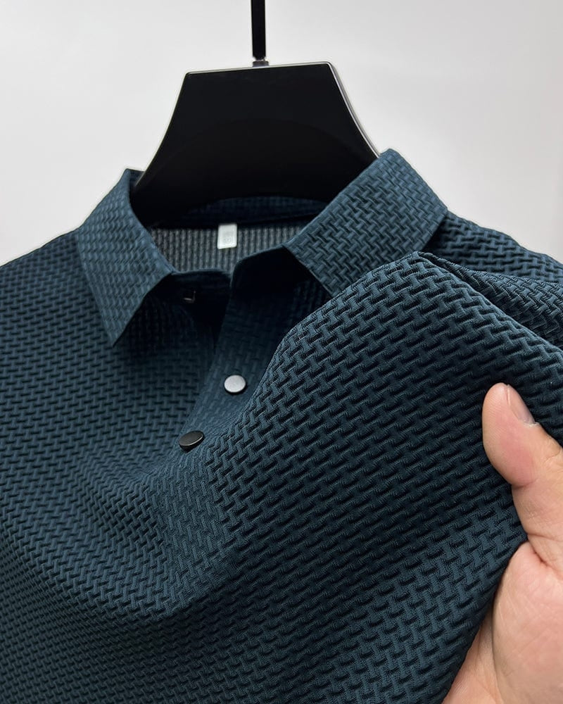 Polo homme blanc Danoir Paris Luxe, ajusté, en coton de haute qualité, porté sur un mannequin.