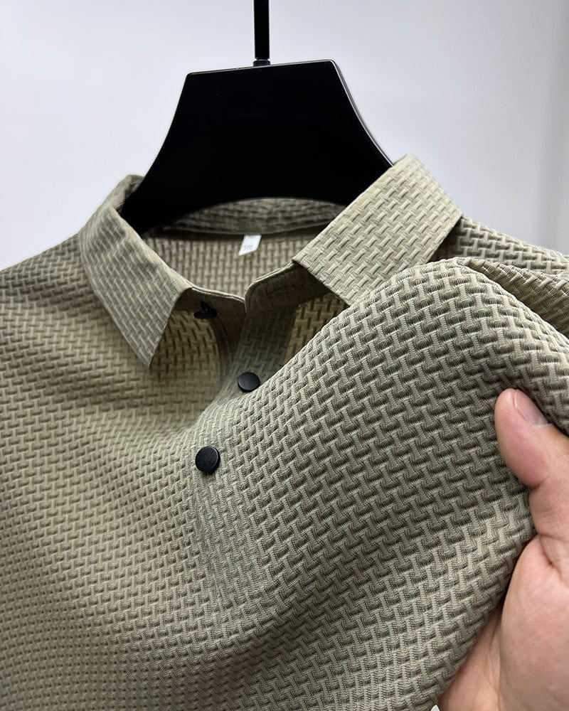 Polo homme blanc Danoir Paris Luxe, col classique, tissu élégant, porté par un mannequin.