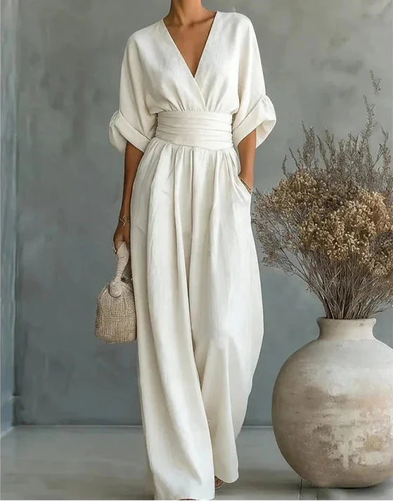 Combinaison blanche Daniela de Danoir Paris avec décolleté en V et jambes larges, style élégant et sophistiqué.