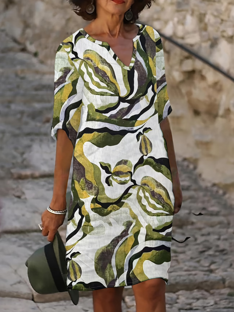 Robe d'été légère Emma de Danoir Paris en tissu bleu, parfaite pour la saison estivale, vue sur le mannequin.