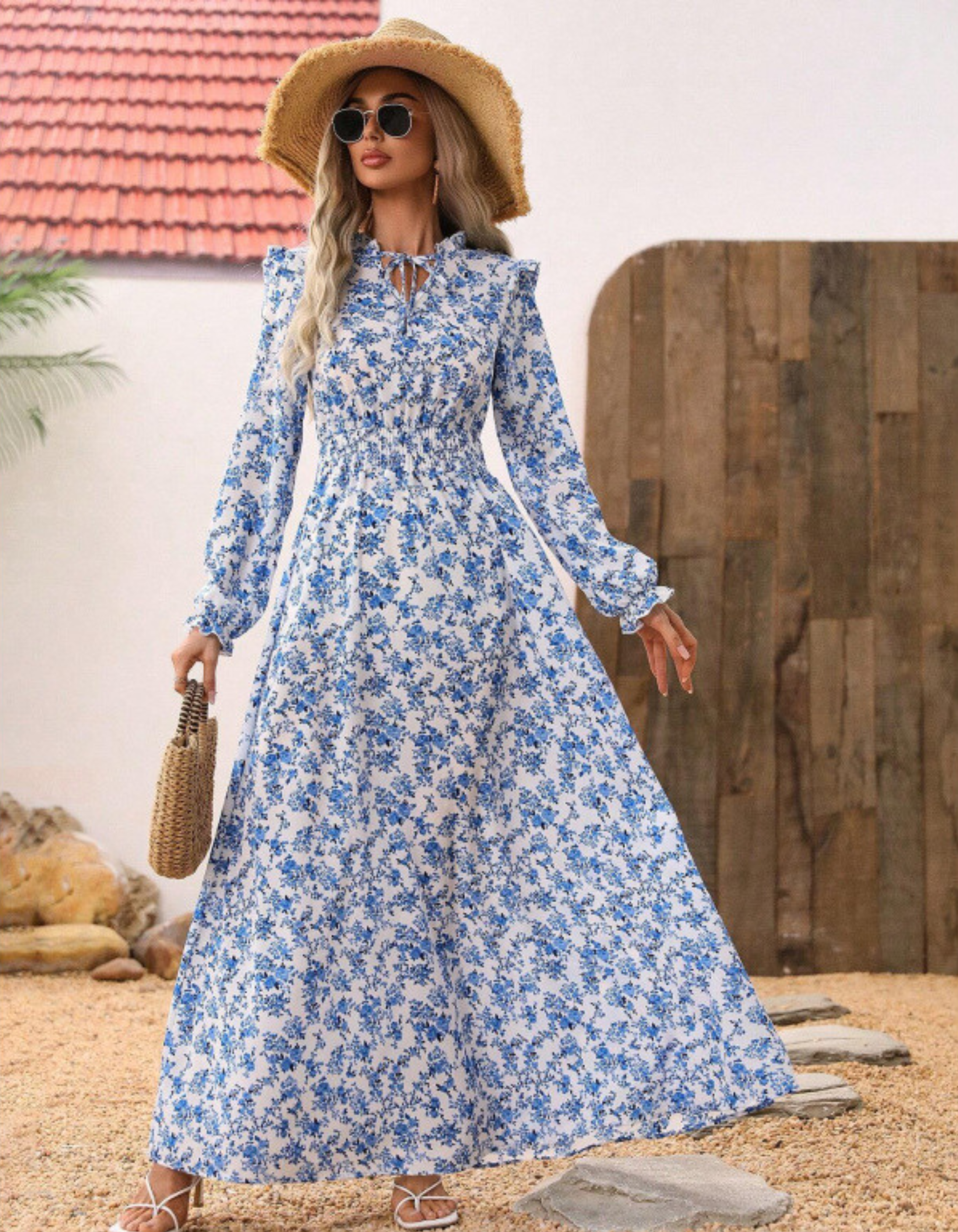 Robe longue maxi ADELA de Danoir Paris en tissu léger bleu clair, vue de face sur mannequin.