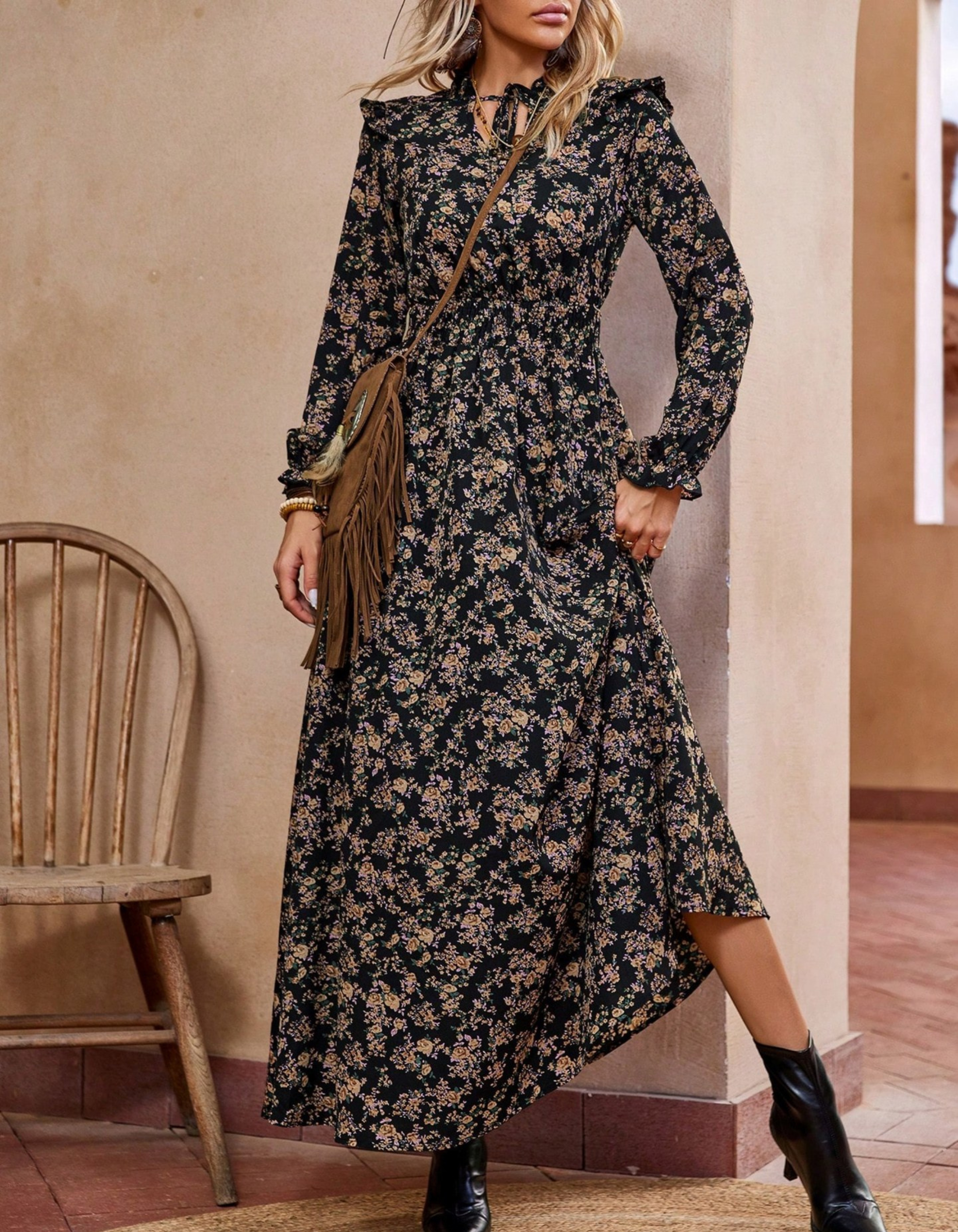 Robe longue maxi bleue ADELA de Danoir Paris, tissu léger et fluide, portée élégante, vue de face.