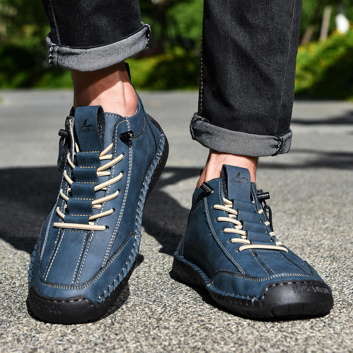 Chaussures en nabuk bleu Danoir Paris pour homme avec zip, élégantes et confortables, vues de côté sur fond blanc.
