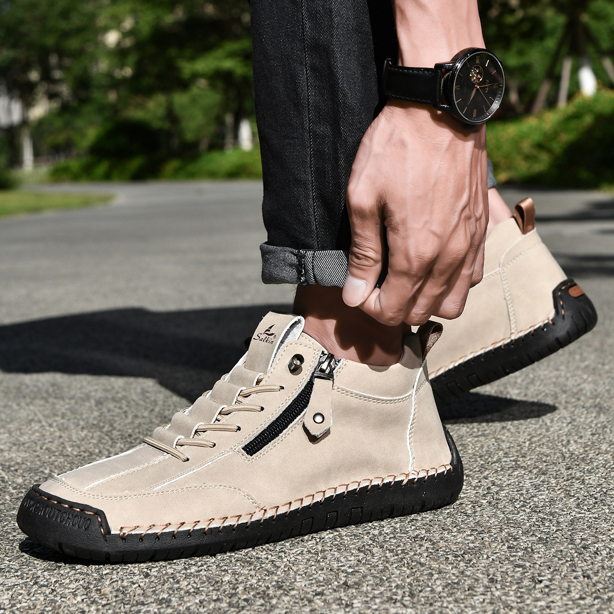 Chaussures en nabuk bleu Danoir Paris pour homme avec zip, élégantes et modernes, visibles en gros plan.