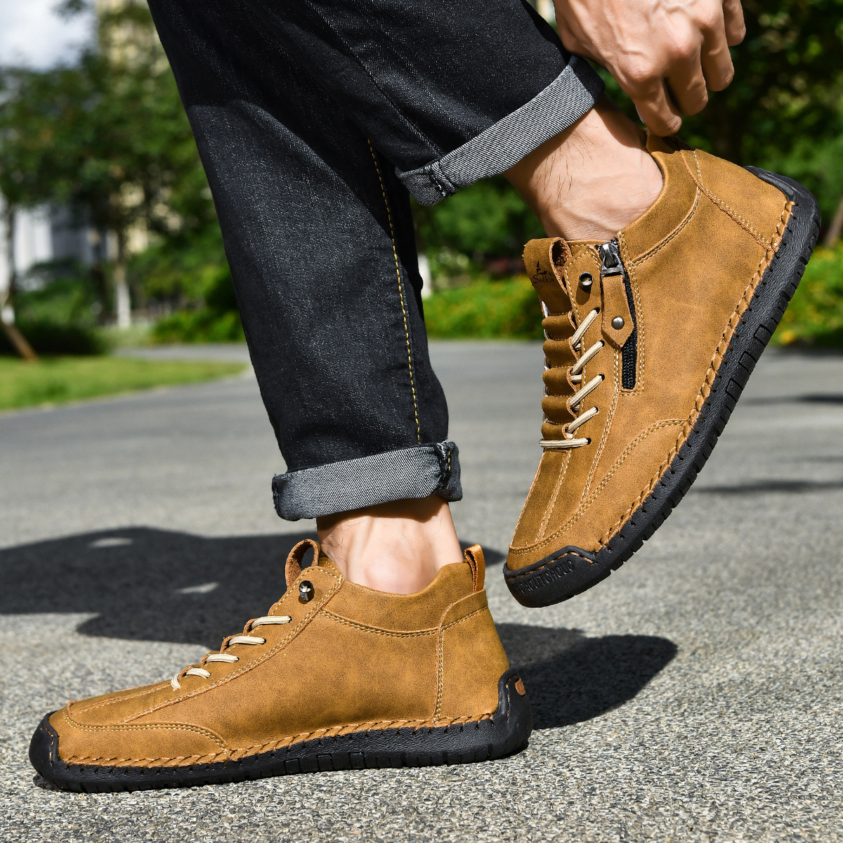 Chaussures en nabuk bleu pour homme de Danoir Paris avec zip, élégantes et confortables, vue de face.