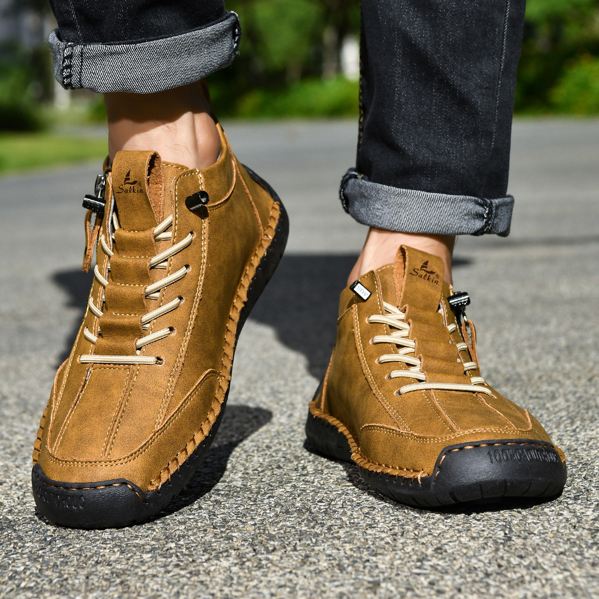 Chaussures pour homme Danoir Paris en nabuk bleu avec zip, élégantes et confortables, visibles en détail.