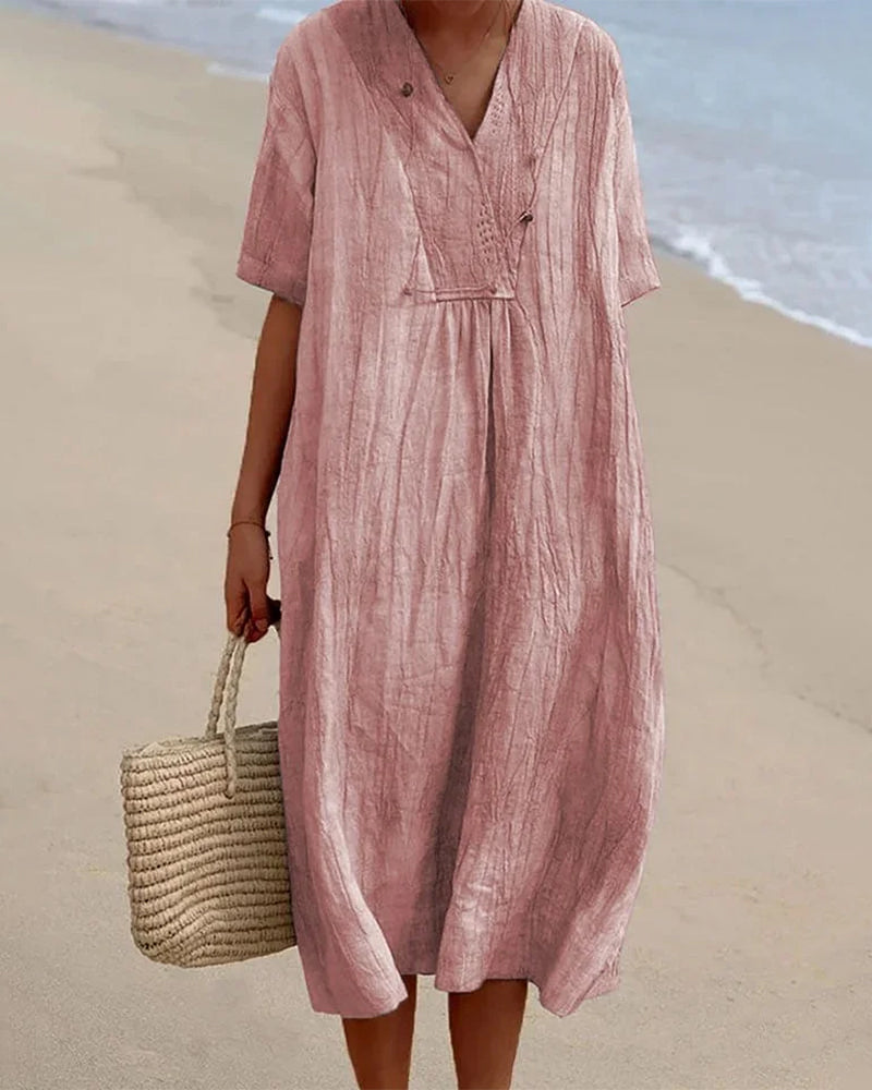 Robe élégante Amélie de Danoir Paris en tissu bleu ciel, style quotidien, portée décontractée et sophistiquée.